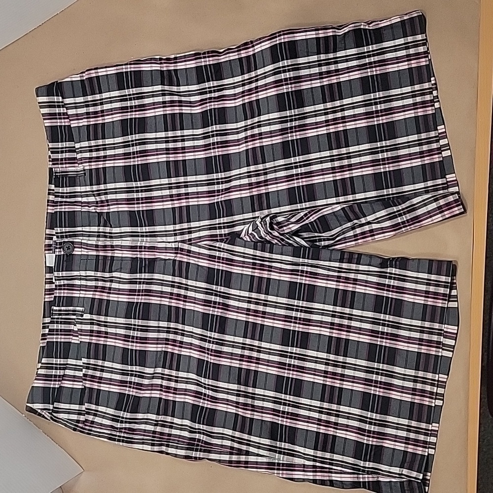 Ann Klein Sport Stretch Shorts, Size 18, EUC. Gray, Pink, White & Black Plaid